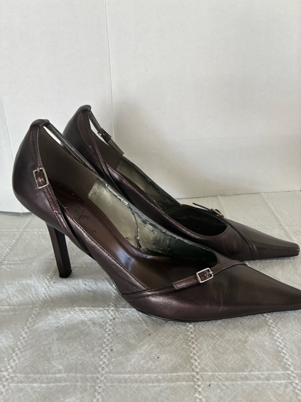 Vintage Y2K BCBG metallic purple heels buckle stiletto pointy toe 9.5